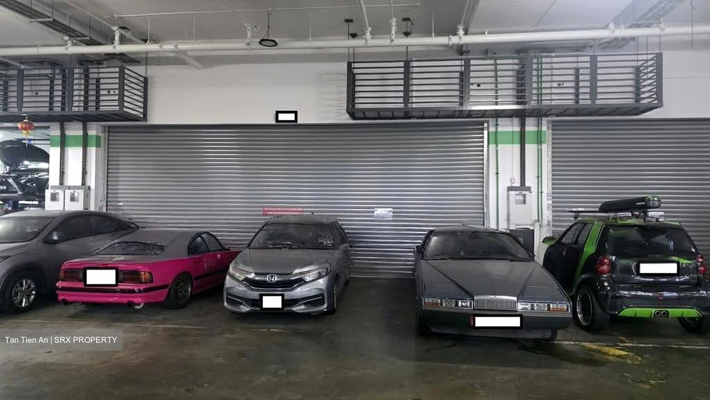 Carros Centre (D25), Factory #635390821
